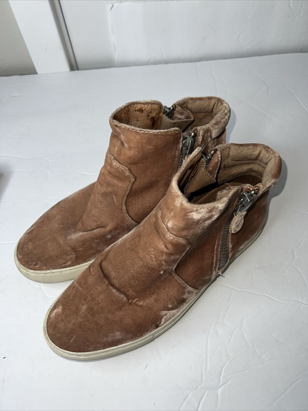 Gentle Souls Kenneth Cole Carole Blush velvet Sneaker Ankle Bootie Size 8